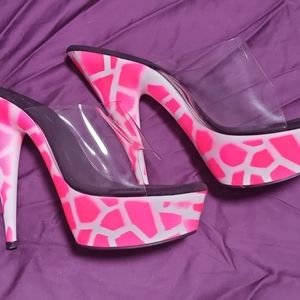 Clear and hot pink giraffe print Ellie shoes, size 9